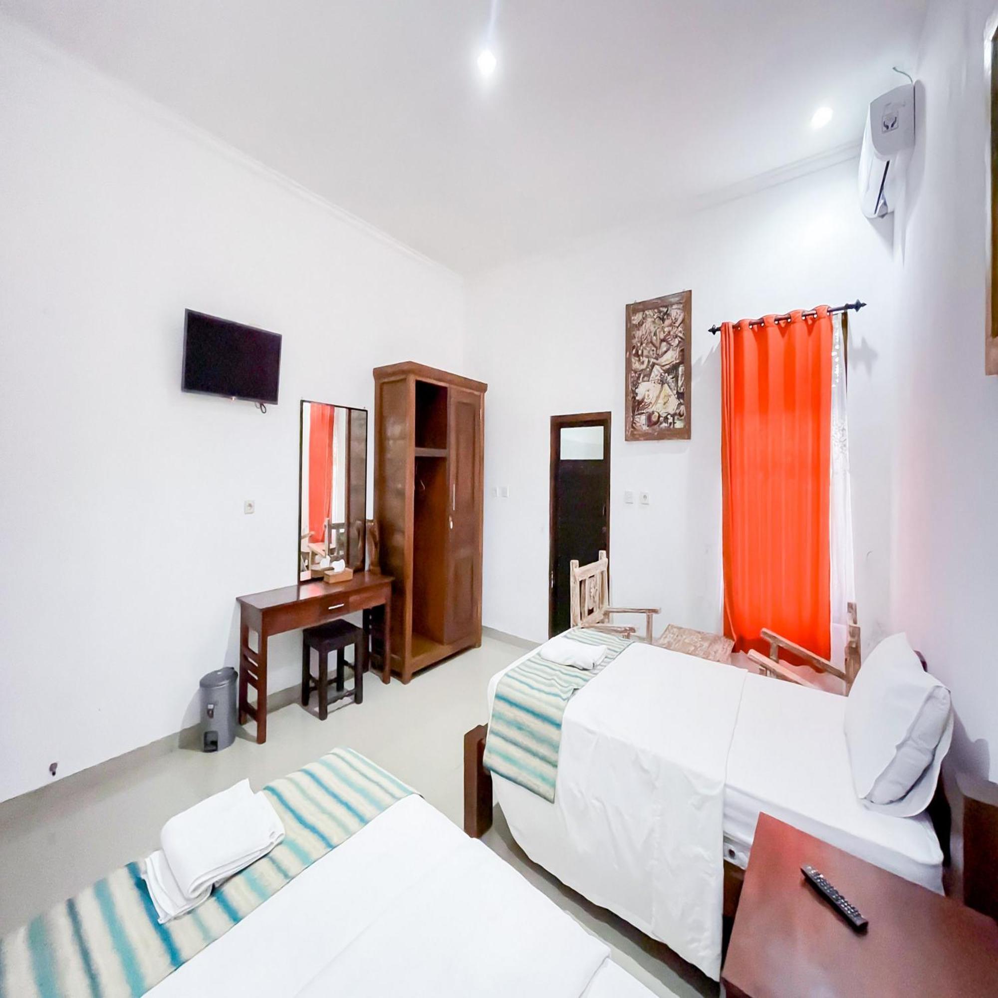 Men Bebas Near Mitra Reddoorz Guest house